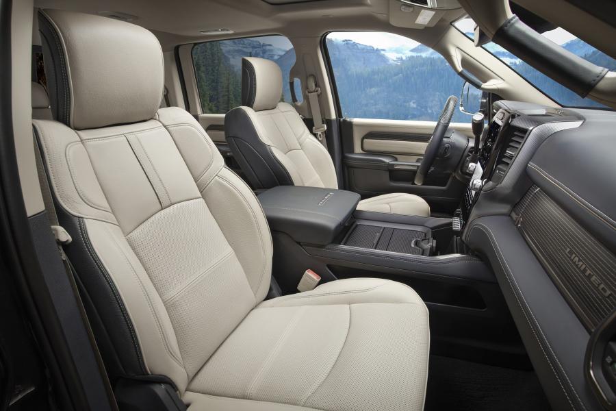 Интерьер Ram 3500 Limited Mega Cab (D2) 2019 года  (фото 5 из 11)